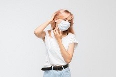 גירויים בעור וקשיי נשימה: הצד האפל של המסכה-תמונה